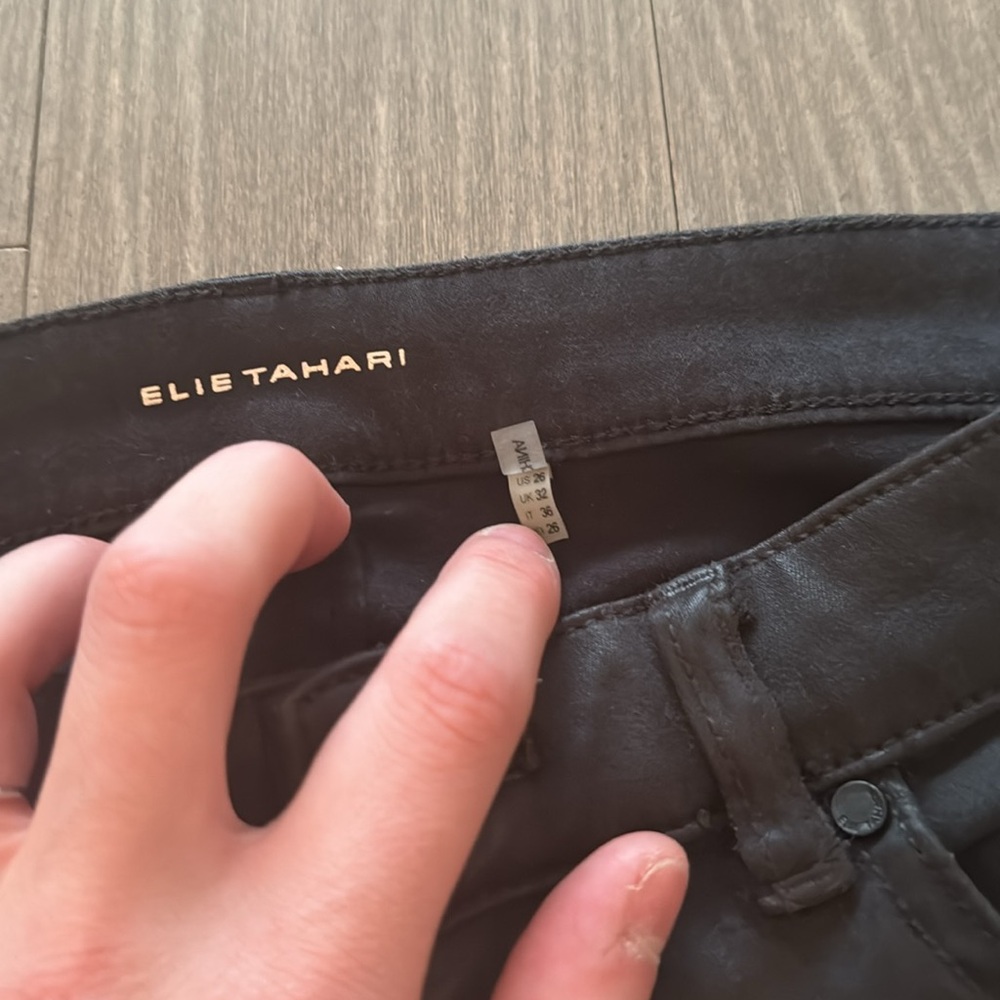 Elie Tahari size 26 wax denim with cool leg material - Picture 5 of 7